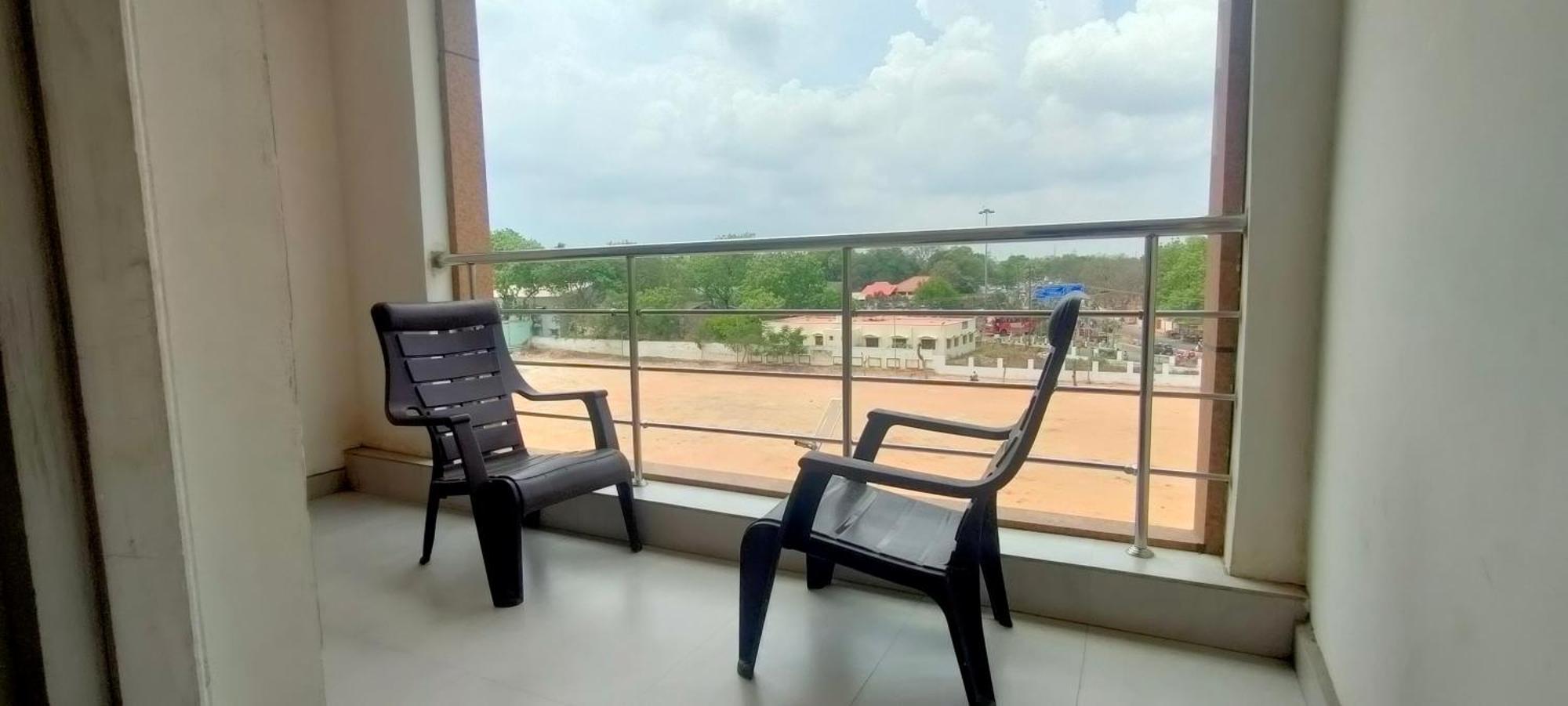 Srirathna Temple View Inn Thanjavur Εξωτερικό φωτογραφία